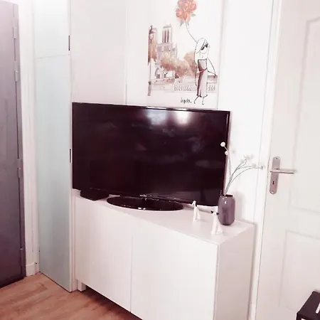 Studio Situe Dans Un Quartier Calme Et Residentiel A Montrouge A Seulement 2 Minutes Du Metro Buitenkant foto